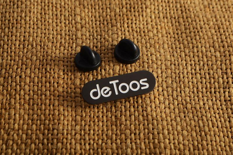 Значки deToos